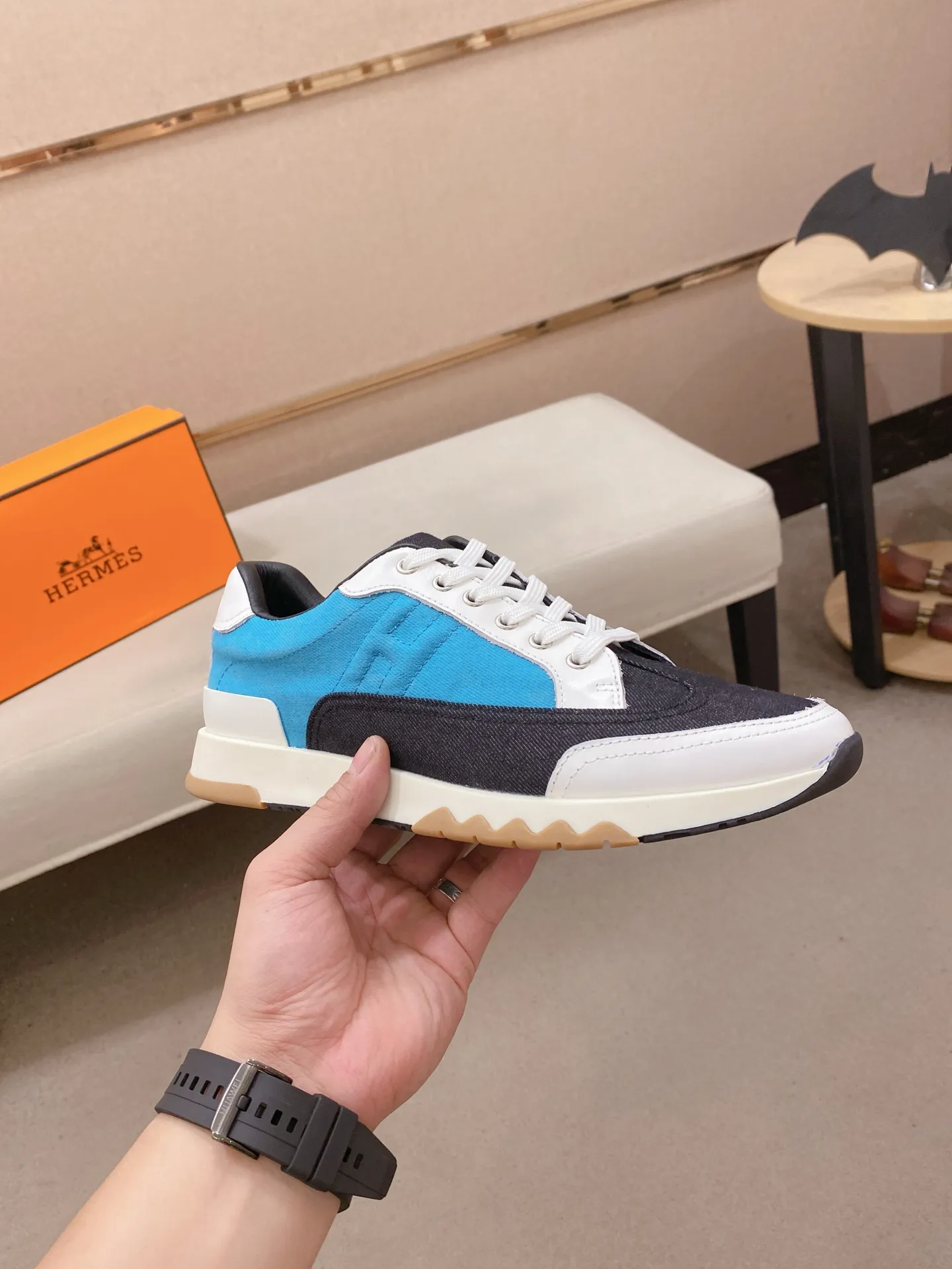 Ex-factory price: 500💰《HERMES》【Classic original single version】Hermès; top 🔝purchasing agent🔍🔍men's latest 🇺🇸sold simultaneously, original imported from Italy ▲▲first-layer cowhide ▲▲ (high-end, nobility and class) ) Exquisite workmanship (Italian 🇮🇹 imported water-dyed 🐂 cowhide lining) sole: original sole provided by the original factory, ⚠️exclusive double-layer activity·TPR·rubber·combined molded outsole; super comfortable·wear-resistant·non-slip·environmental protection The real thing is more beautiful when photographed in kind (high quality, following orders), you can come in and out at will * Number of yards: 38·39·40·41·42·43·44# (can be customized 45.)